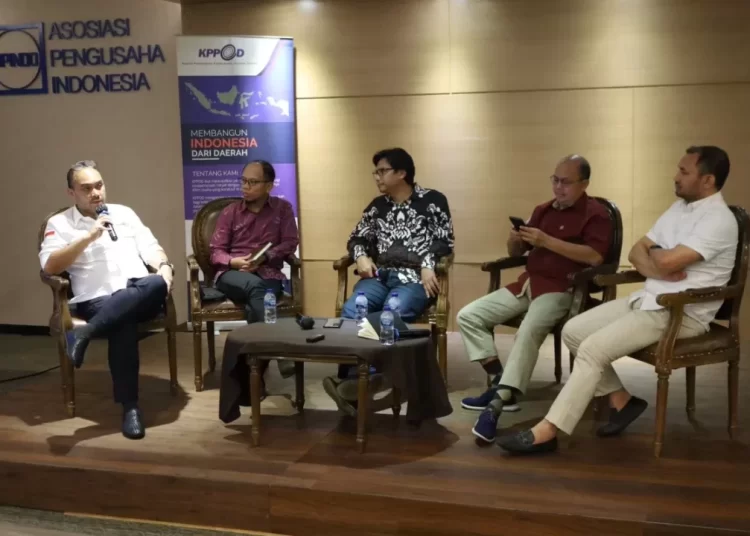Anggawira (Kepala Komite Investasi, Badan Koordinasi Penanaman Modal), Eko Listiyanto (Executive Director Center of Macroeconomics and Finance of INDEF), Sofyan Herbowo (Perwakilan Invest SEA di Indonesia), Wahyu Muryadi (Juru Bicara Kementrian Kementerian Kelautan dan Perikanan), dan Armand Suparman (Direktur Eksekutif KPPOD) berdiskusi dalam kegiatan Focus Group Discussion yang diselenggarakan oleh Invest SEA sebagai organisasi nirlaba yang memiliki tujuan untuk mendorong investor mengembangkan usaha yang berkelanjutan melalui pertumbuhan ekonomi hijau dan kondisi kerja yang adil untuk mengeksplorasi strategi dalam memaksimalkan sumber daya alam, sumber daya manusia, ekowisata, dan perikanan di wilayah Kepulauan Natuna pada hari Kamis (15/06) di Jakarta
