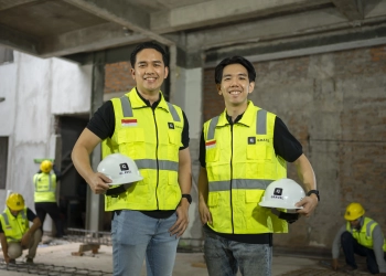 Kiri ke kanan: Georgi Ferdwindra Putra (Co-Founder dan Co-Chief Executive Officer), Fredy Yanto (Co-Founder dan Co-Chief Executive Officer Gravel)