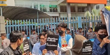 Perhimpunan Mahasiswa Hukum Indonesia Gelar Aksi Demo di Depan Binus School Simprug: Tolak Kasus Bullying di Sekolah