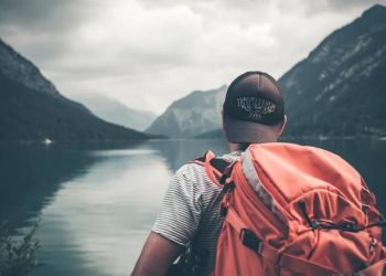 travel vlogger