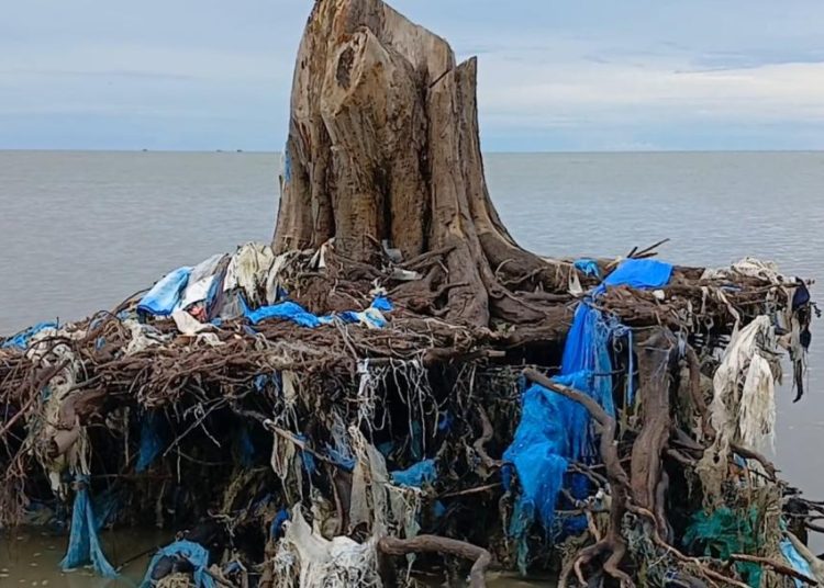 Sampah di Pantai