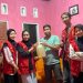 Penyerahan Bio-Herbisida oleh Mahasiswa KKN-T 113 Universitas Hasanuddin kepada Kepala Dusun Mapung (Source: dokumentasi pribadi)