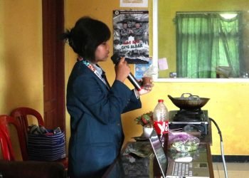 Sustainable Solution : Mahasiswa KKN Tim 1 UNDIP Membuat Eco Enzyme bersama Ibu-Ibu PKK Desa Gondowulan 49 IMG 5505cop