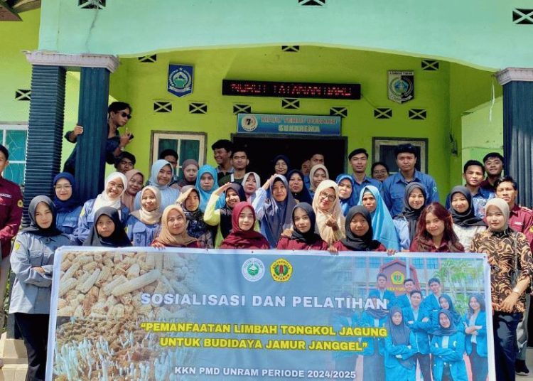 Mahasiswa KKN PMD Universitas Mataram Desa Sukarema
