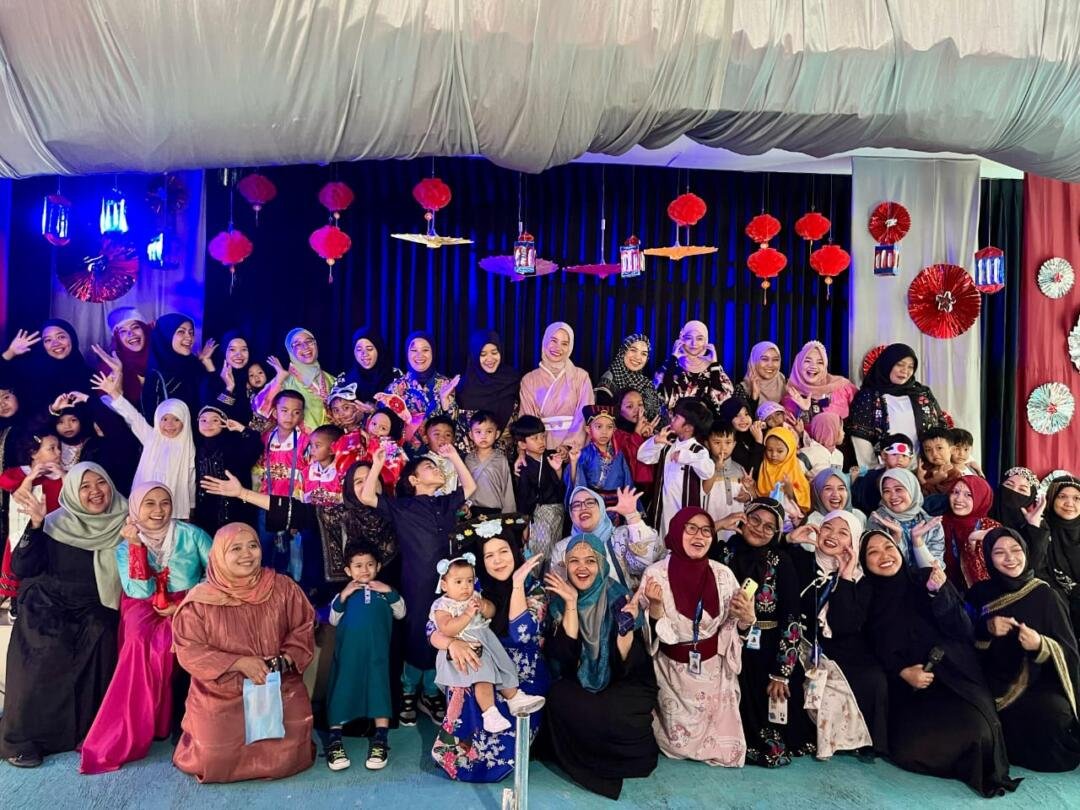 TK AIMS dan SD Kamalia adakan 'Asian Dress Up Day' untuk mengenalkan budaya Asia, mendidik dan menghargai keragaman.