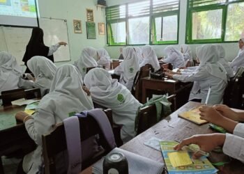 Guru Bahasa Inggris MTsN 6 Bantul Terapkan AI dalam Supervisi Pembelajaran 53 IMG 20250318 WA0059