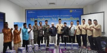 PT PLN Nusantara Power Unit Pembangkitan Sambelia Salurkan Bantuan Sembako dan Santunan Anak Yatim di Desa Padak Guar pada Acara Berkah Nusantara.