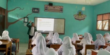 Mahasiswa UNU Purwokerto saat praktek mengajar