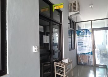Pintu masuk laboratorium bahasa