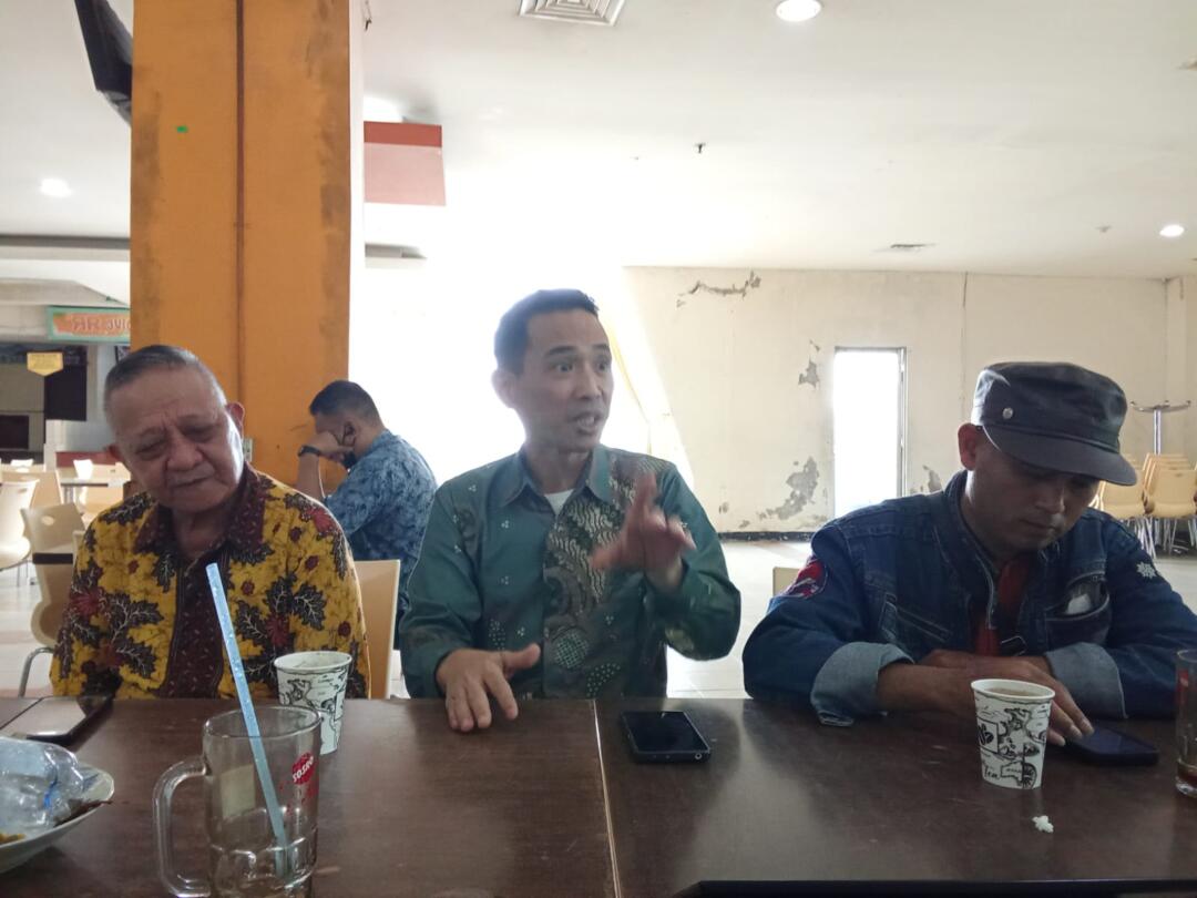 Pdt. Rinto Langitan, S.Th/Ketua DPW Berani Jakarta (tengah) Memberi Arahan Singkat Dalam Rakor DPW Berani Jakarta dengan DPC Berani Jakarta Barat (Sumber: Dokpri)