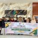 Foto: momen mahasiswa STKIP AL Hikmah foto bersama di BPS Surabaya