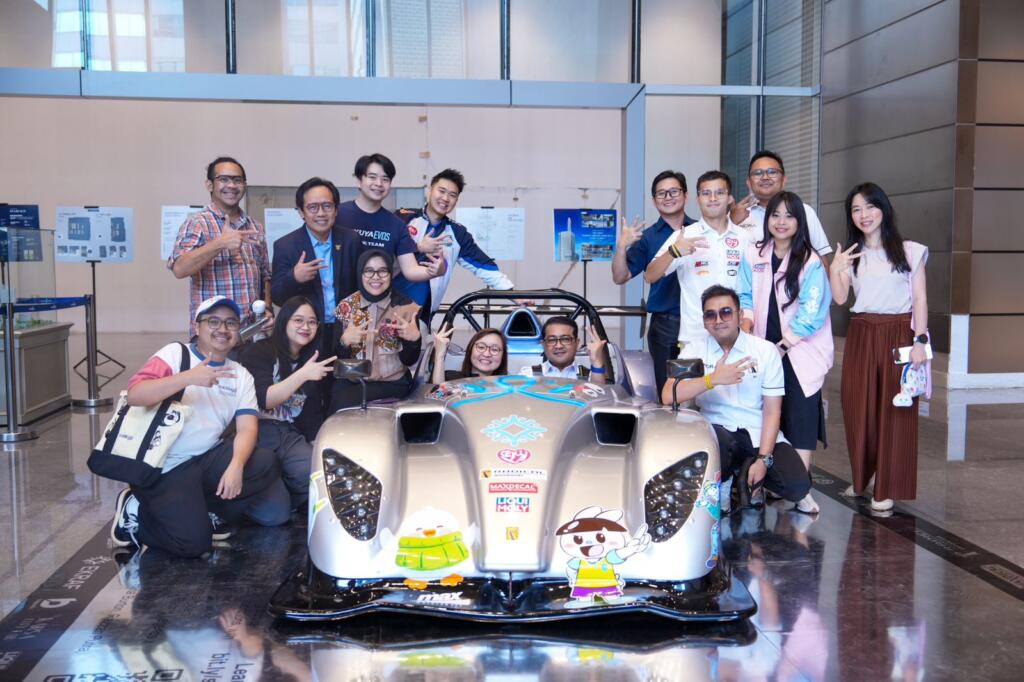 Kementerian Ekraf Pamerkan Mobil Balap Kreatif di Thamrin Nine Kolaborasi IP Lokal dan Dunia Otomotif 2 Mobil balap