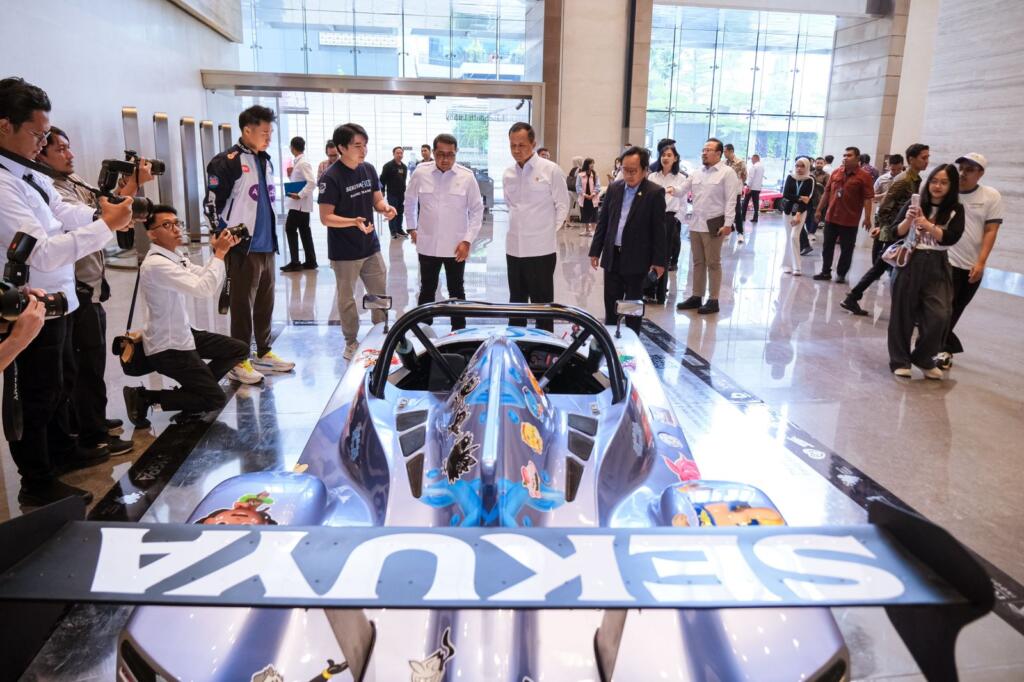 Kementerian Ekraf Pamerkan Mobil Balap Kreatif di Thamrin Nine Kolaborasi IP Lokal dan Dunia Otomotif 3 Mobil Balap