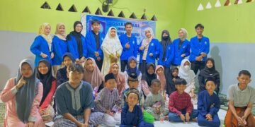 Foto bersama Ketua Yayasan dan Adik-adik Panti