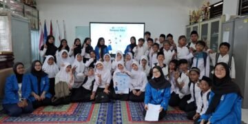 Mahasiswa UBSI melakukan foto bersama Siswa SD Negeri Taman Sukarya 1 selepas kegiatan sosialisai