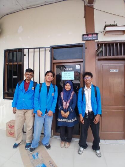 Kegiatan Kerja Praktek di MTS Darur Roja Implementasi Sistem Informasi Profil Sekolah Berbasis Laravel di Lingkungan Sekolah 2 kepada staff tu sekolah