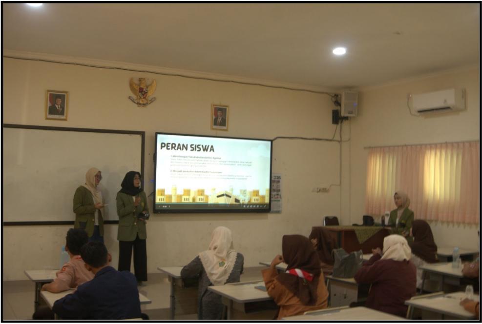 Mahasiswa UPNVJT Gencarkan Moderasi Beragama di MAN Surabaya 2 Screenshot 2025 06 14 175758