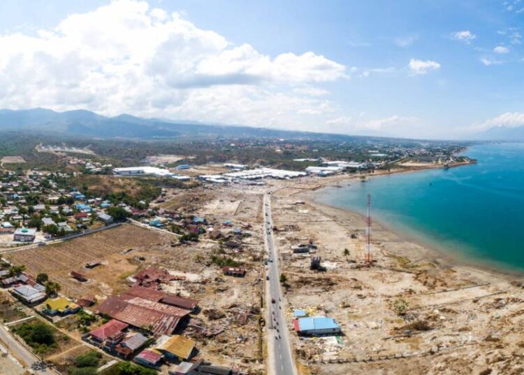Kondisi pinggiran Kota Palu satu minggu setelah bencana tsunami tahun 2018.