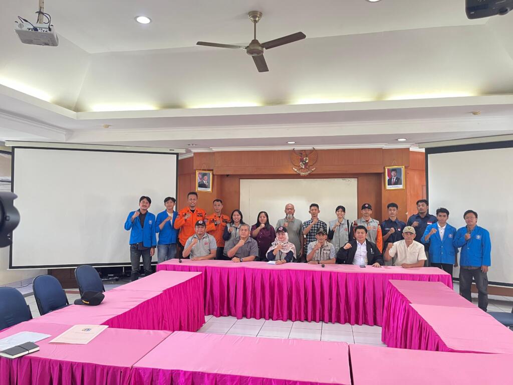 Kegiatan Pengabdian Kepada Masyarakat Dalam Tindak, Aksi & Edukasi Kebencanaan 2 WhatsApp Image 2025 05 28 at 17.31.45 7c6e715c