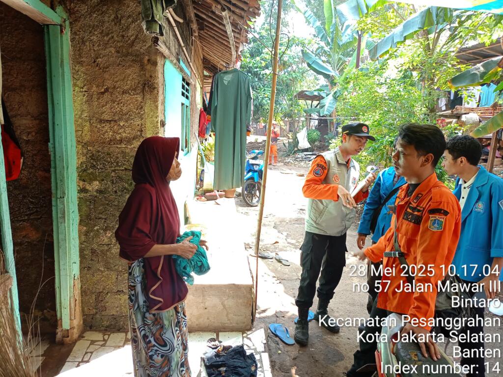 Kegiatan Pengabdian Kepada Masyarakat Dalam Tindak, Aksi & Edukasi Kebencanaan 3 WhatsApp Image 2025 06 19 at 00.17.29 c33c3531