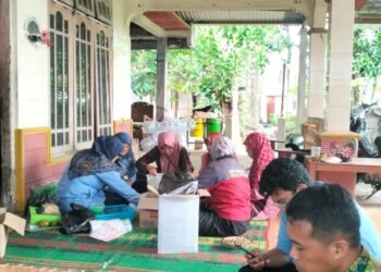 Kelompok 3 Tim Darmawanita MTsN 6 Bantul Kerja Bakti Persiapan Tempat Acara 49 WhatsApp Image 2025 06 23 at 07.20.38 1