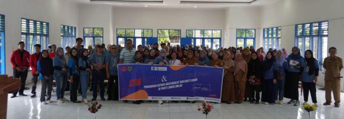 Gambar 1: Foto bersama STIM Sukma, dosen mahasiswa dan lansia