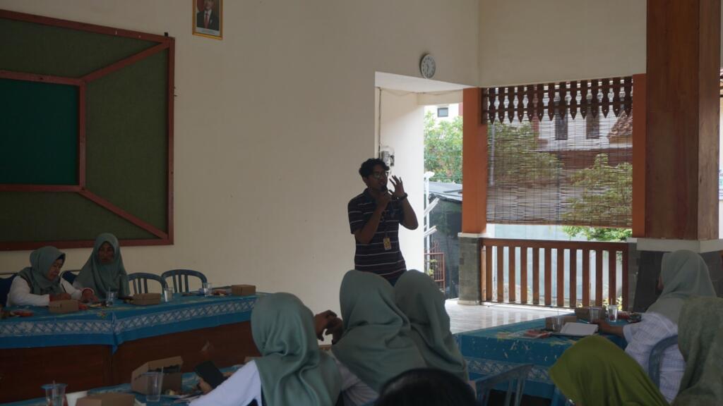 Mahasiswa KKN Untidar X BKMK Gelar Sosialisasi Pencegahan Stunting di Pendopo Kelurahan Panjer Kebumen 2 DSC08124