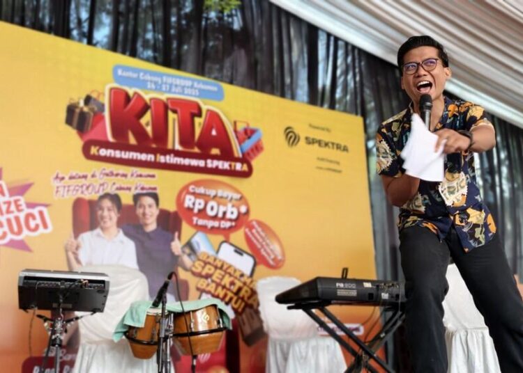 Suasana meriah warnai program “KITA” di FIFGROUP Cabang Kebumen, Minggu (27/7). Konsumen
antusias mengikuti berbagai games, hiburan, dan promo menarik sepanjang acara berlangsung.