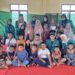 Foto bersama adik-adik desa Hakim Wih ilang
