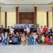 Kkn 69 uinsa berfoto bersama remaja desa glagah, kecamatan pakuniran, kabupten probolinggo