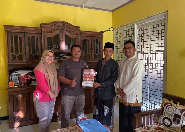 Blengkunan Merdeka: Festival Rakyat, Semangat Bangsa 46 Silaturahim antara Panitia HUT Kemerdekaan RI Ke-80 Blengkunan dengan Pak Kastholani selaku Kepala Desa Balekerto