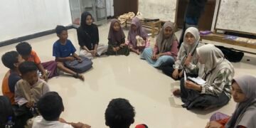 Susana Belajar-Mengajar Bersama Mahasiswa KKN 84 UINSA