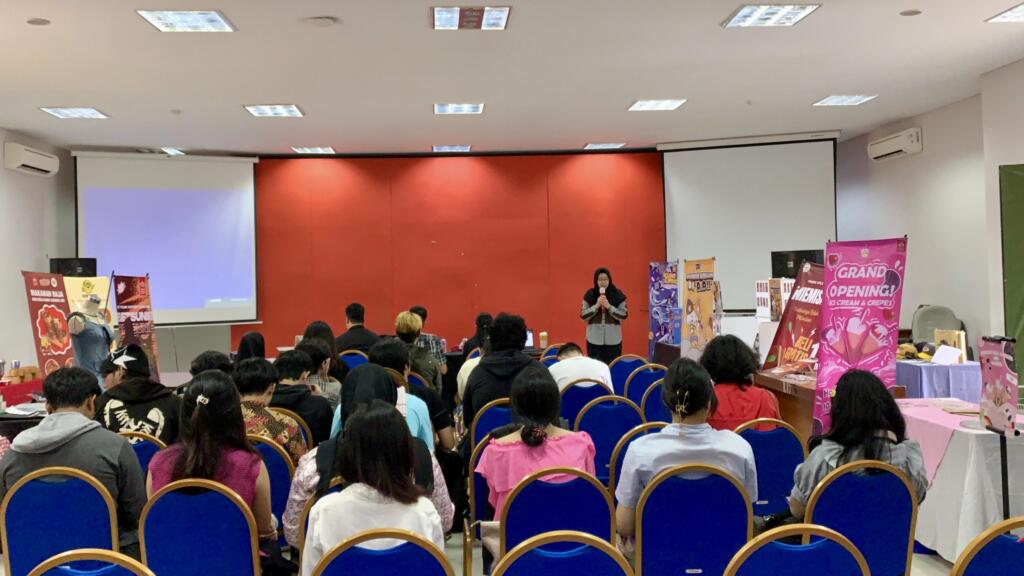 Trisakti Multimedia Wujudkan Jejak Kreatif dan Potensi Bisnis Melalui Kolaborasi Ujian Akhir DKV 3 IMG 8887