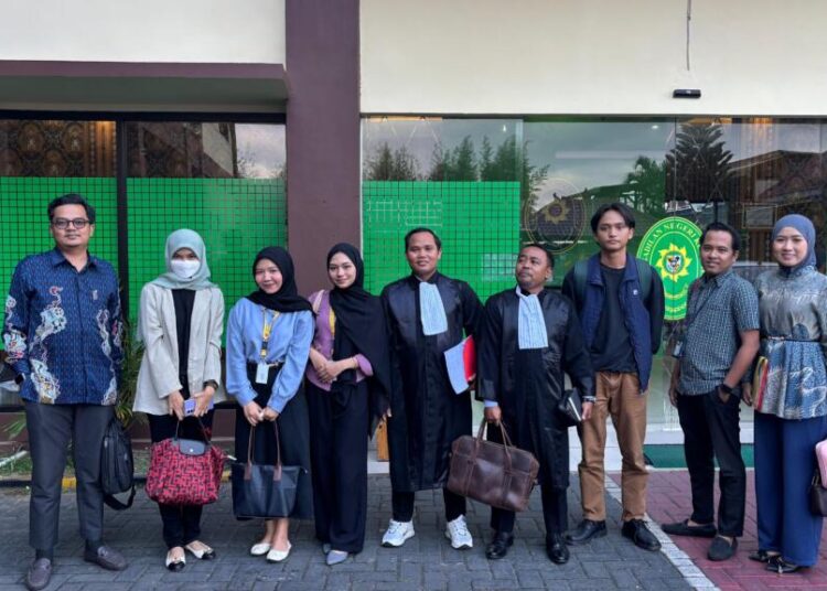 Mahasiswa FH UMM menghadiri persidangan perkara pidana