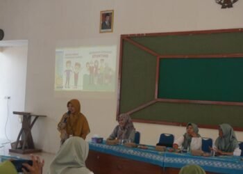 Sosialisasi pencegahan stunting dengan penyampaian materi oleh puskesmas 1 kebumen