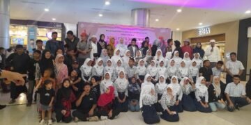 siaran-berita.com-Foto-bersama-para-pemain-UBRUG-dan-pengunjung-acara.