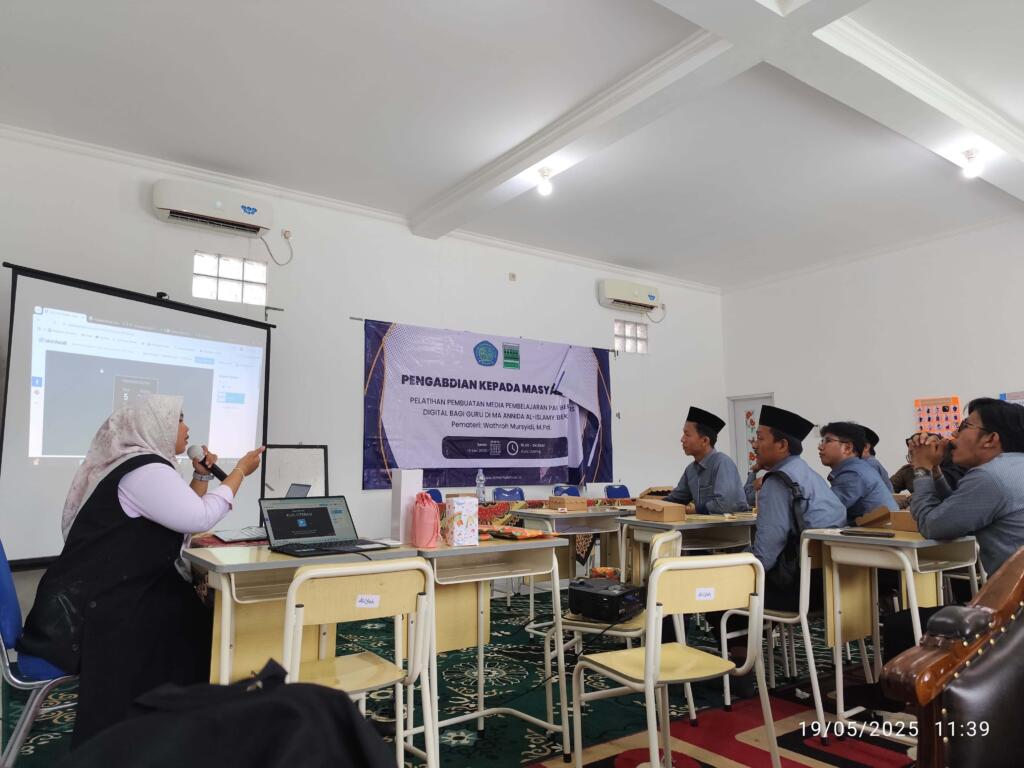Lepas dari Cara Tradisional, Guru MA Annida Bekasi Ciptakan Konten Digital Interaktif 3 siaran berita.com Pengarahan Kepada Guru MA Annida Al Islamy Oleh Watroh Mursyidi