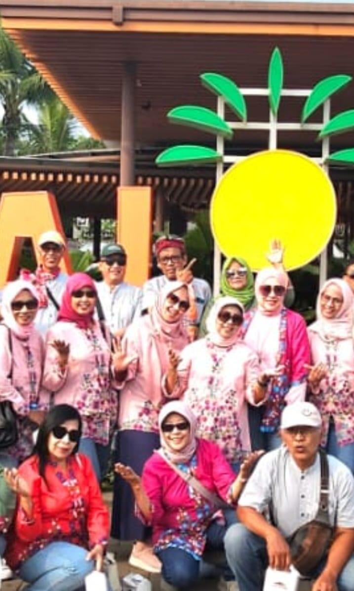 Jawara Beksi Gerudug Hotel Ambhara 5 siaran berita.com Peserta reuni SMPN X 1977 di PIK 2