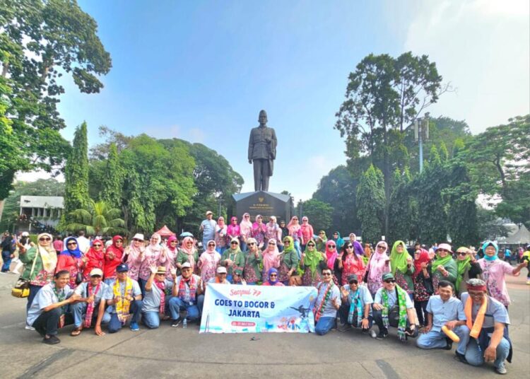 Peserta reuni SMPN X 1987 di GBK