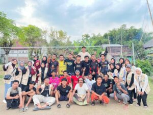 Satu Bola, Seribu Tawa: Membangun Kekerabatan Lewat Lomba Voli oleh Mahasiswa KKN 84 UINSA 2025 1 voli