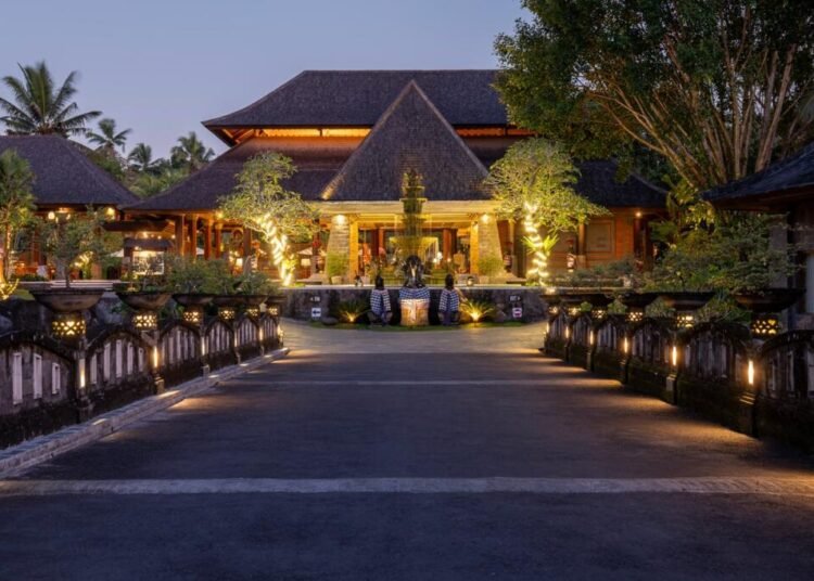 01 visesa ubud resort lobby entrance