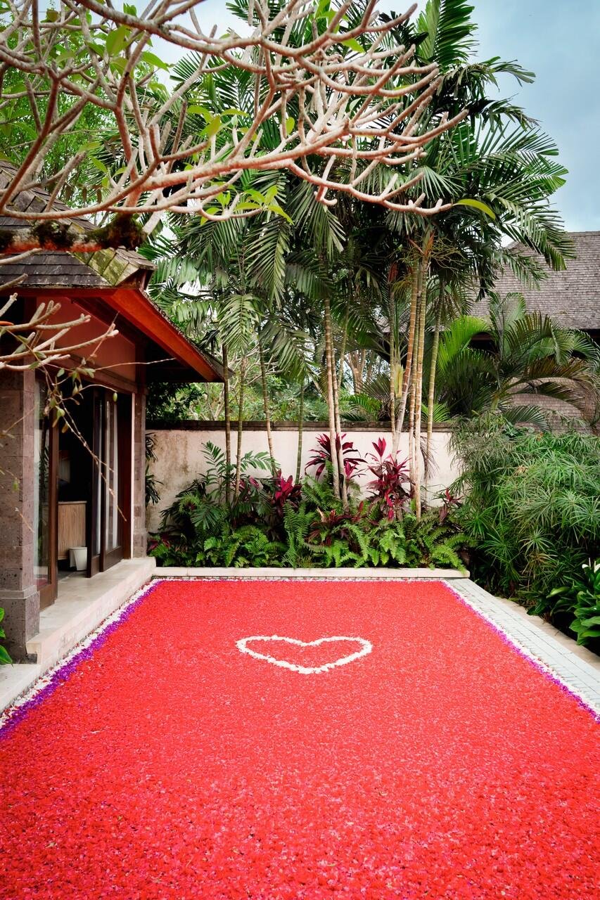 05 visesa ubud resort romantic pool decoration