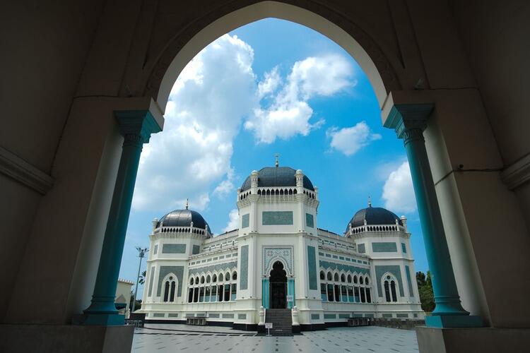 10 Tempat Wisata Liburan di Sumatera Utara yang Paling Terkenal 8 Masjid Raya Al-Mashun Medan