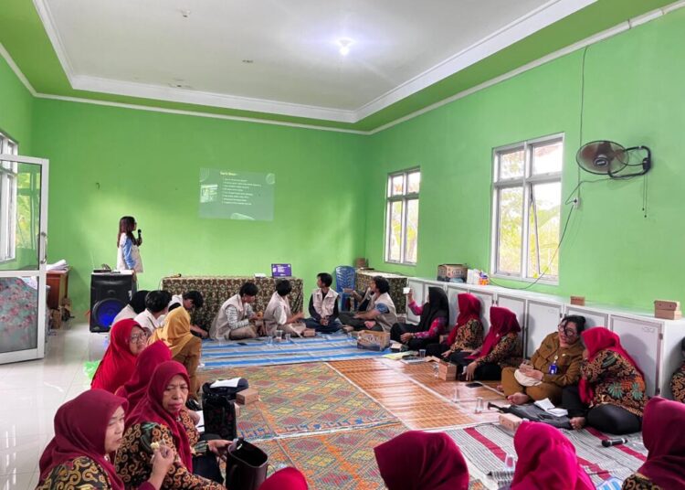 1.1 Sosialisasi Digital Marketing terhadap UMKM di Karangboyo oleh Tim KKN UNS 17