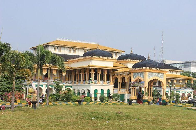 10 Tempat Wisata Liburan di Sumatera Utara yang Paling Terkenal 7 Istana Maimun