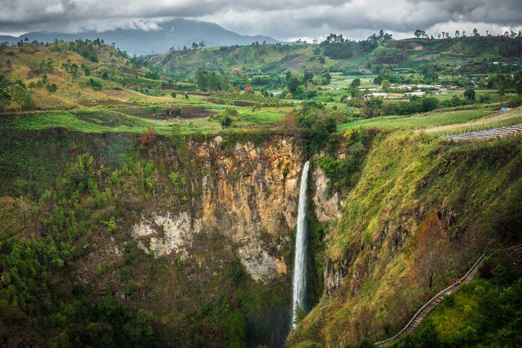 10 Tempat Wisata Liburan di Sumatera Utara yang Paling Terkenal 4 Air Terjun Sipiso Piso