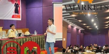 Seorang pembicara mempresentasikan materi di hadapan peserta seminar trading yang diselenggarakan AMarkets dan SM Academy di Hotel Mercure Makassar, 5 Agustus 2025.