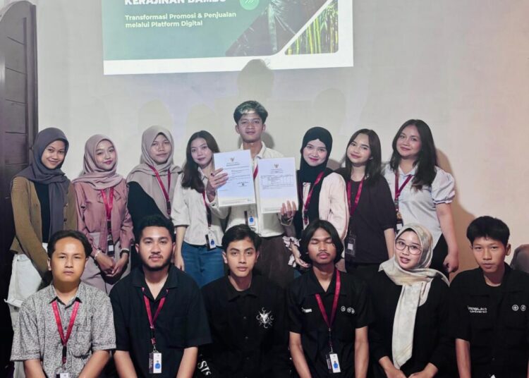 KKN Kel. 111 dan perwakilan pemuda/i RT 05 serta 06
