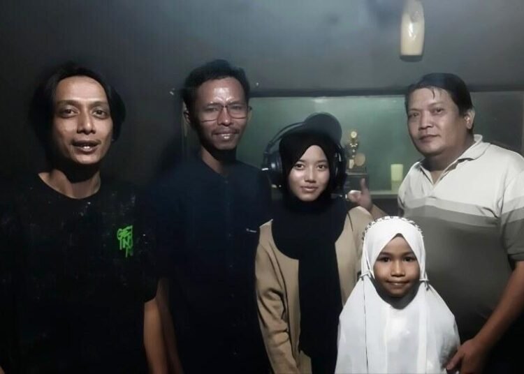 Hengki MT feat Gita Afriyasna Rilis Lagu “Arak Bako” 46 Hengki MT feat Gita Afriyasna rilis lagu Minang terbaru Arak Bako. (Dok. Istimewa)