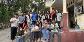 Dokumentasi bersama setelah pelaksanaan Penyuluhan dan Pelatihan Silase di Dusun Gayam. (doc. KKN-PPM UMBY Kelompok 55).